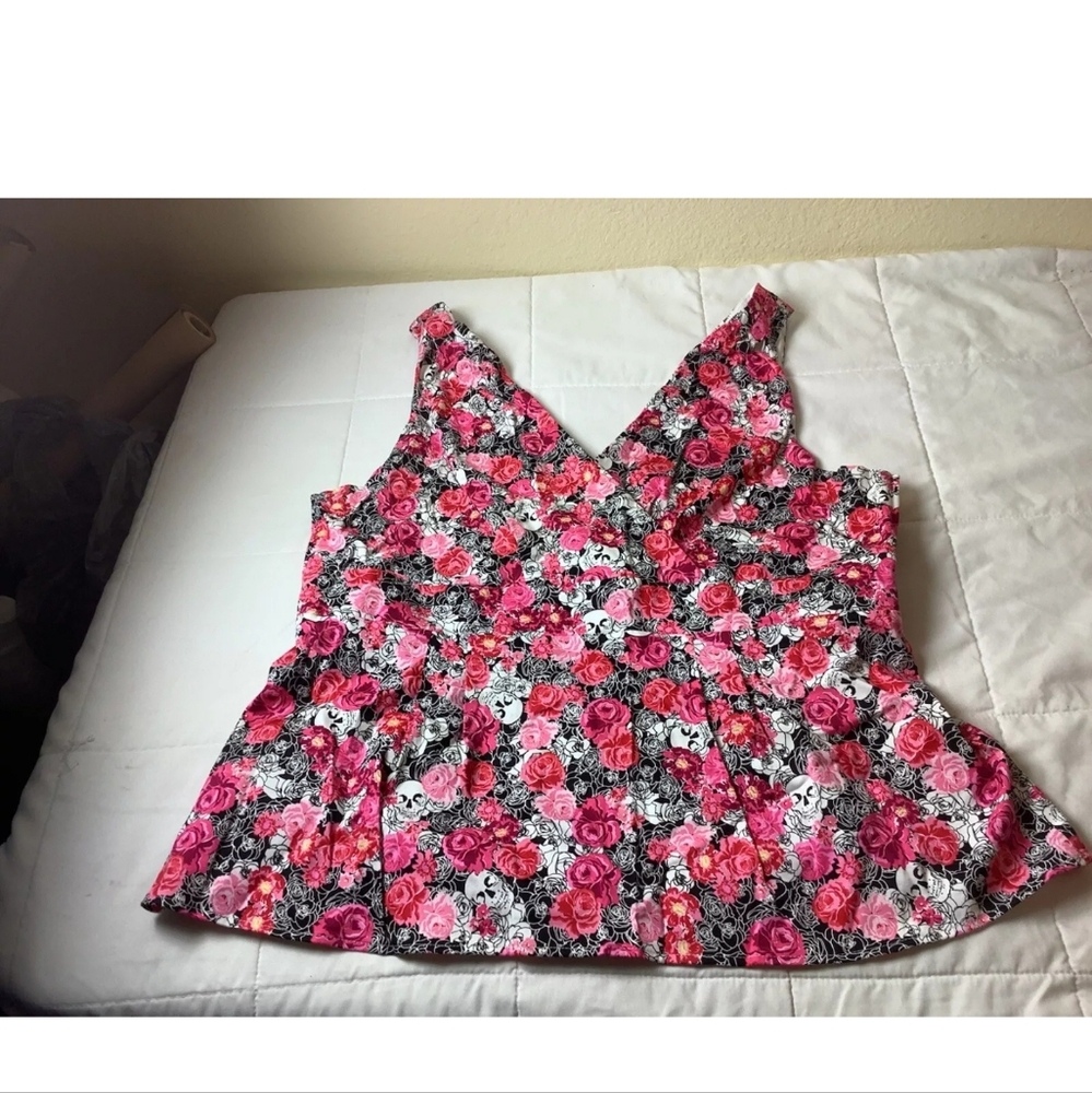 Torrid Peplum Pink Roses and Skulls NWT Size 1